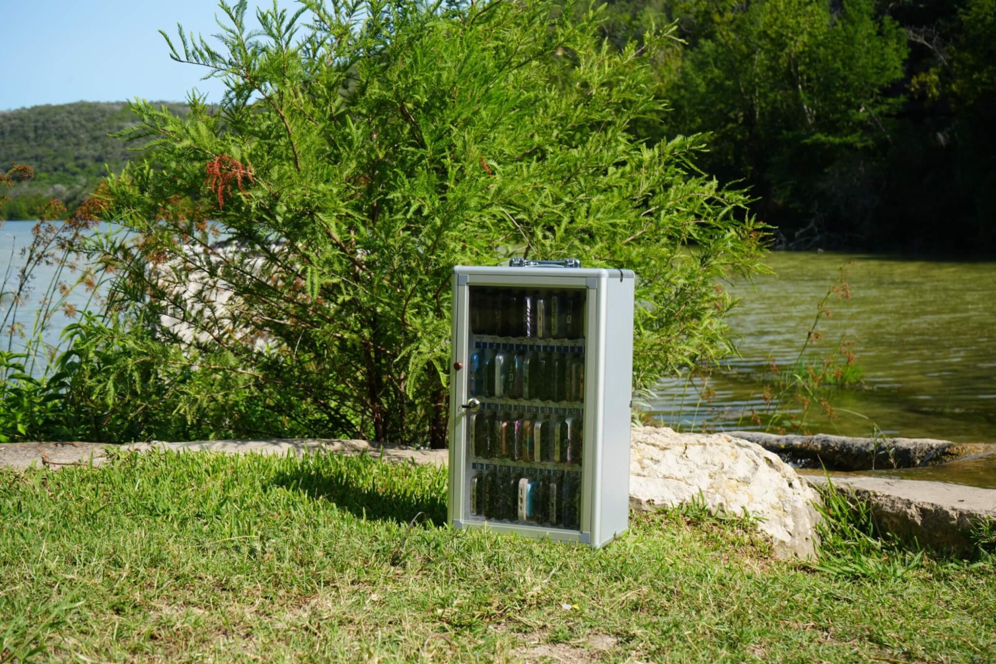 cell phone box3