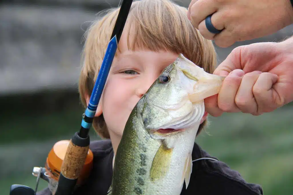 Activity-boy-kissing-fish-SM